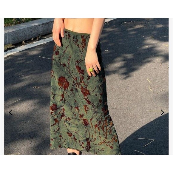 Zara Dresses & Skirts - ZARA Floral Mesh Lining Printed Skirt in Green Sz L Pre-owned